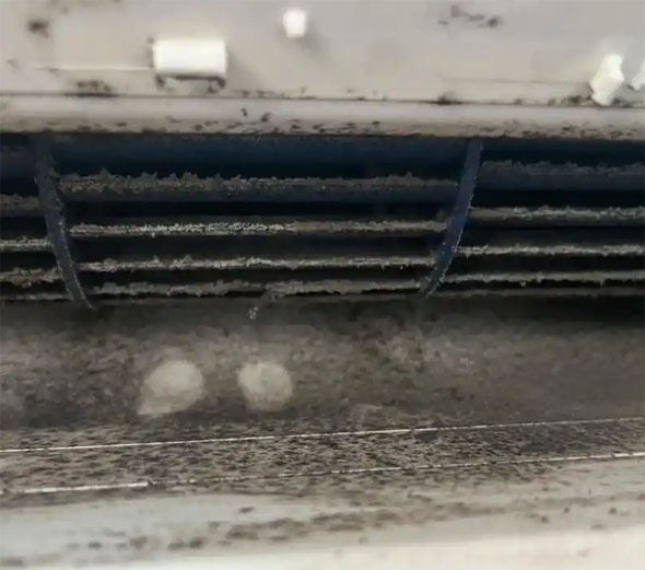 望谟空调吹的风有股烧焦味是怎么回事